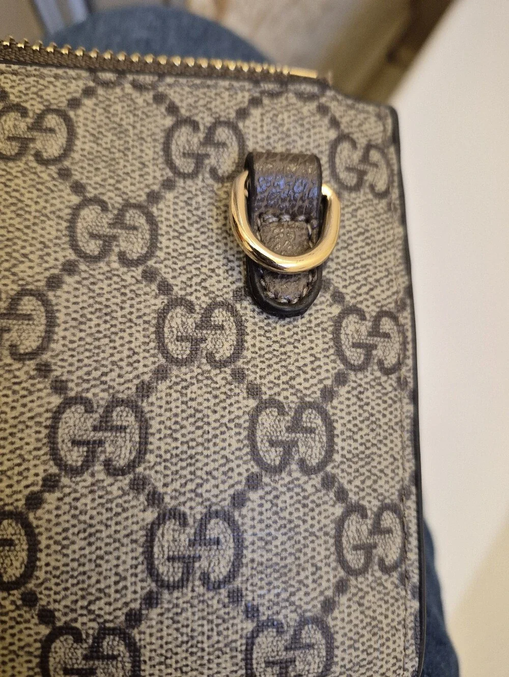 Gucci Beige GG Supreme Zip pouch - Picture 4 of 6